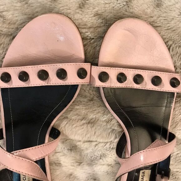 : : BALENCIAGA Studded Strappy Flat Sandals : : - Picture 5 of 8